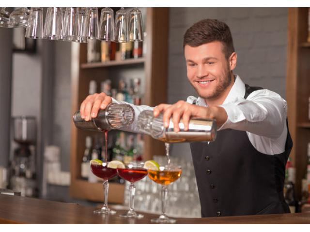 Cursuri de Chelner și Barman aprobate de Ministerul Educației