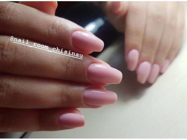 Manichiura cu gel-lac - 200 lei. Pedichiura cu gel-lac - 300 lei.Salon.