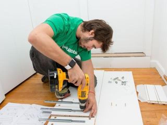 Сборка, разборка и установка мебели! Ремонт диванов кресел стульев.