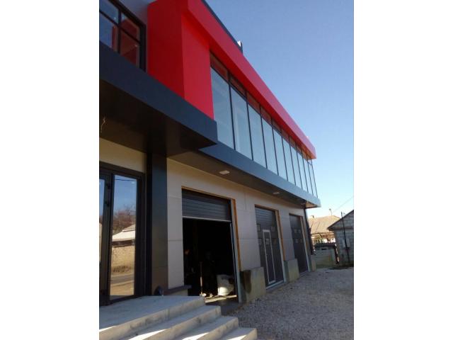 Красивый фасад из Etalbond Dibond T-Bond витраж