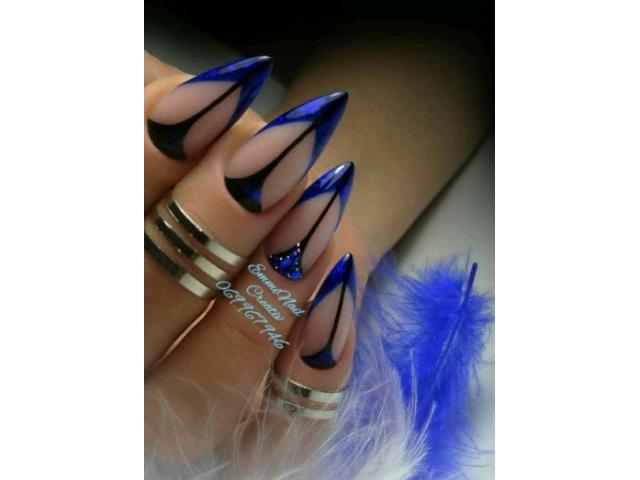 Маникюр в салоне креативной красоты