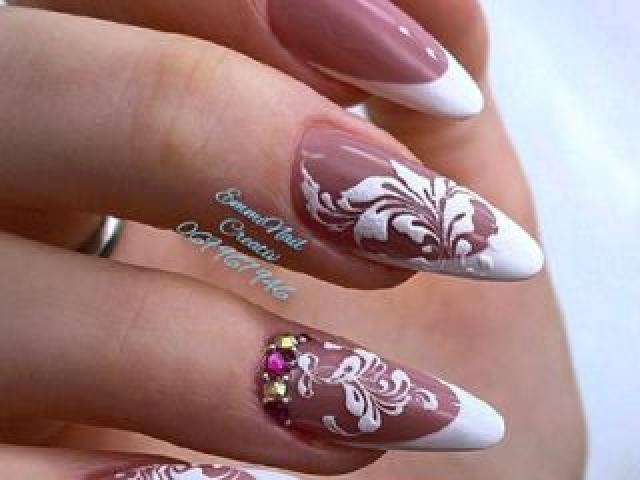 Маникюр в салоне креативной красоты