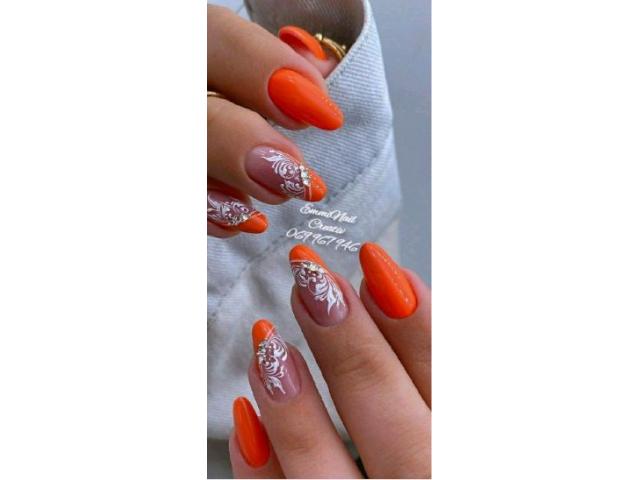 Маникюр в салоне креативной красоты