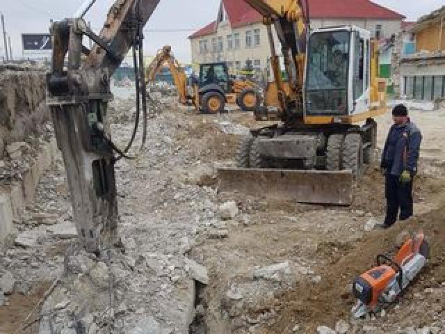 Услуги гидромолота экскаватора  бобкат бульдозер экскаватор