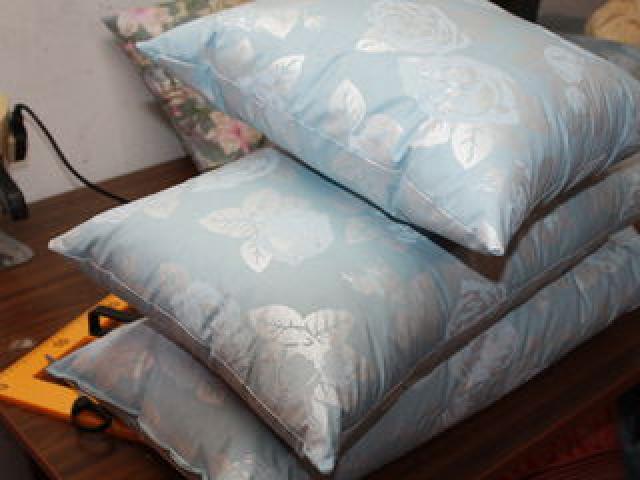 Чистка и реставрация подушек от компании Sanitar