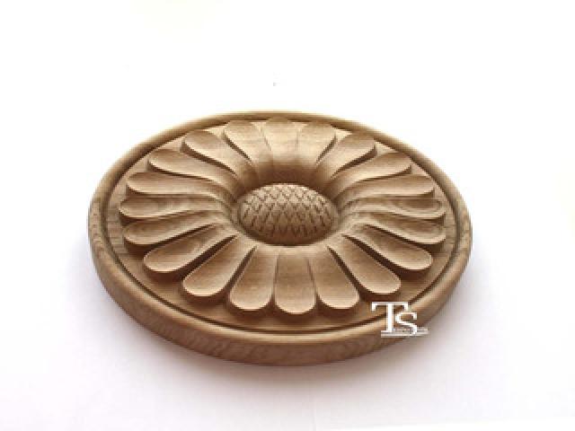 Резьба по дереву,резной погонаж: деревянные молдинг, багет, розетки из дерева .