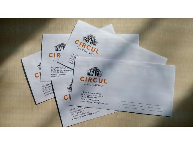 Печать логотипа на конвертах .