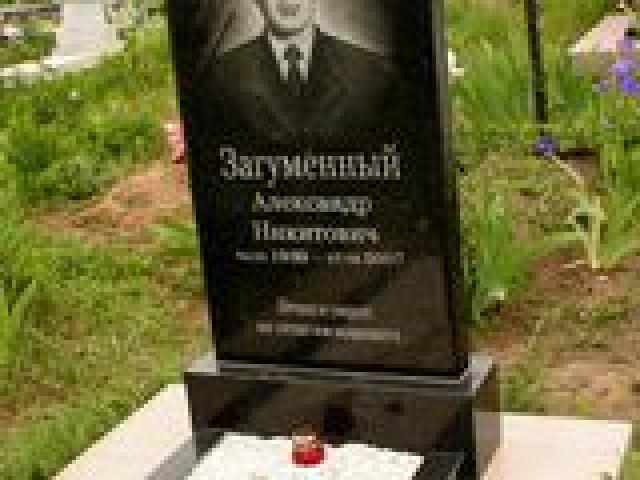 Памятник из гранита 4000 леев.