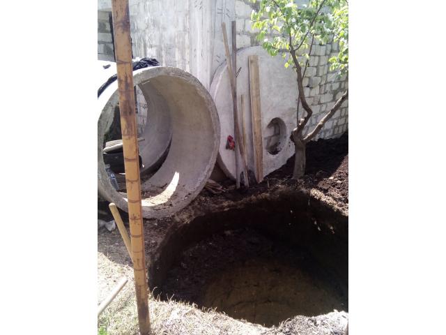 Копаем септики чистка питьевых колодцев .