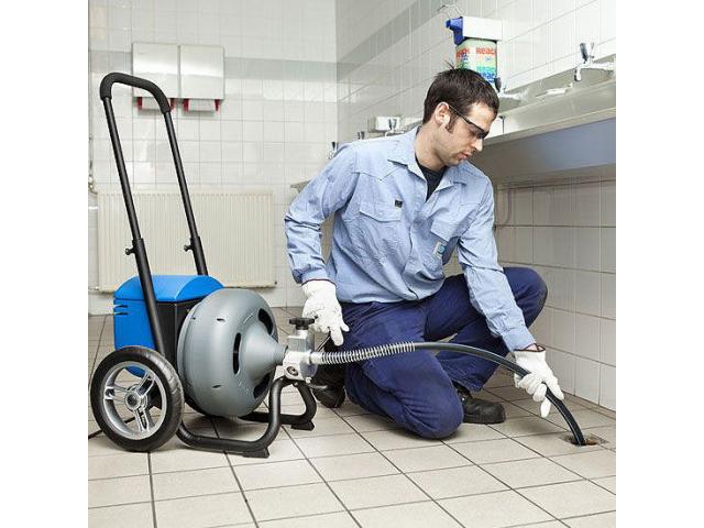 Профессиональным оборудованием.