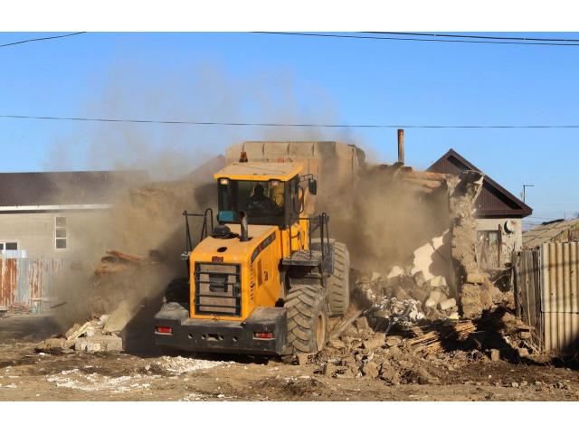 Услуги спецтехники снос демонтаж разборка домов строений сооружений конструкций вывоз строймусора .