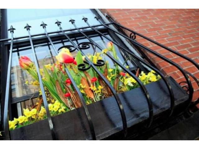 Решетки на ваши окна под вазоны с цветами.