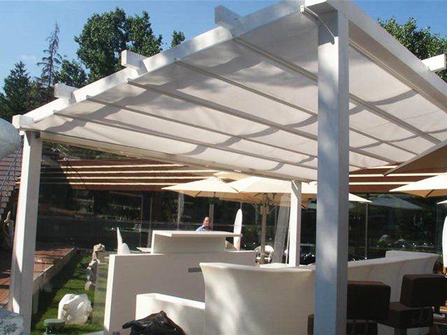 Перголы просто необходимы, если у вас есть дачный участок!