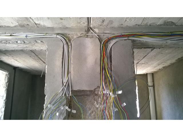 Вся электрика на серьезном уровне. По чертежам дизайнера или по вашим требованиям.