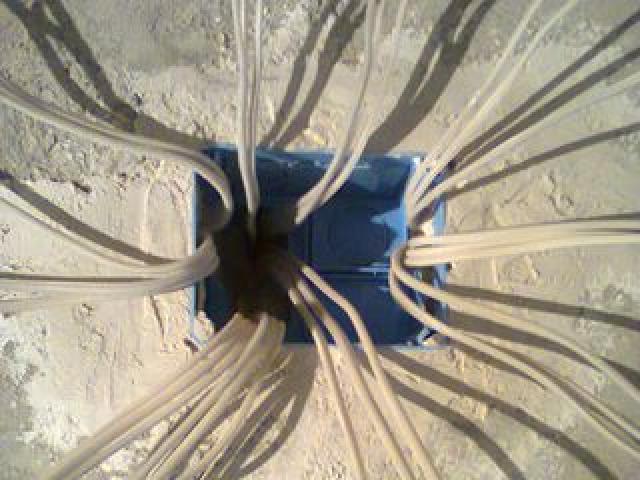 Вся электрика на серьезном уровне. По чертежам дизайнера или по вашим требованиям.