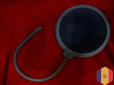 Микрофон с регулируемой подставкой, антивибрационным креплением и поп-фильтром - streaming/podcast