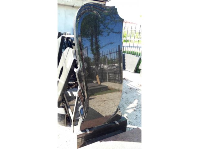 Памятники готовые. Только сделать портрет. Все в наличие.