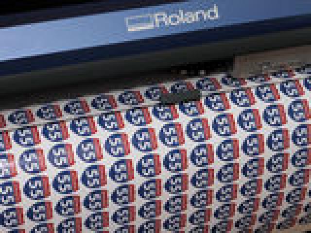 Изготовление наклеек, стикеры, нарезка по контуру любой формы и размеров .