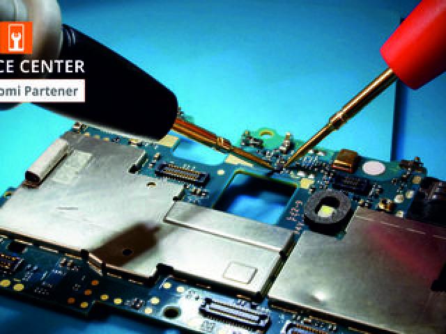 Треснуло стекло. На ремонт отдавай нам.