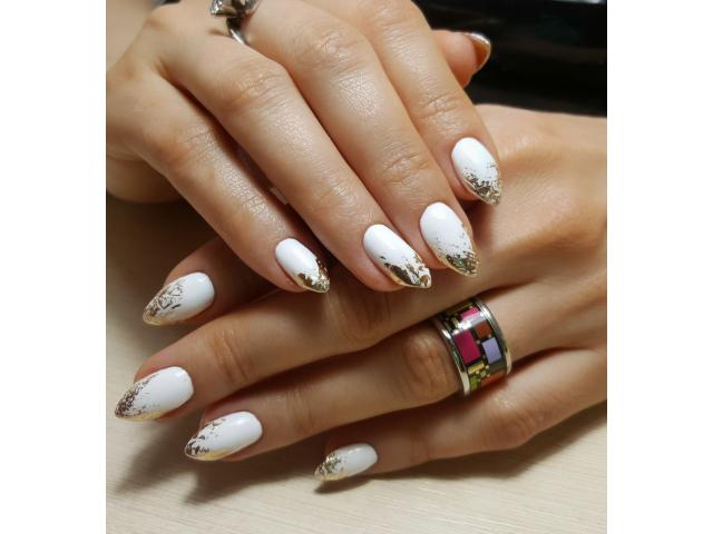 Салон. Чисто, качественно. Маникюр с гель-лаком-200 лей.