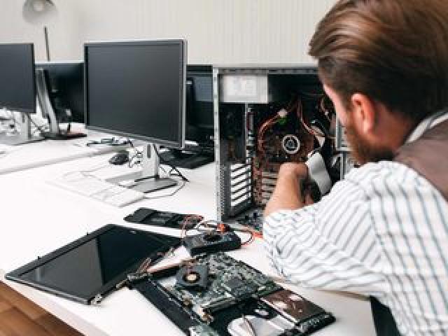 Комплексное обслуживание компьютеров компании .