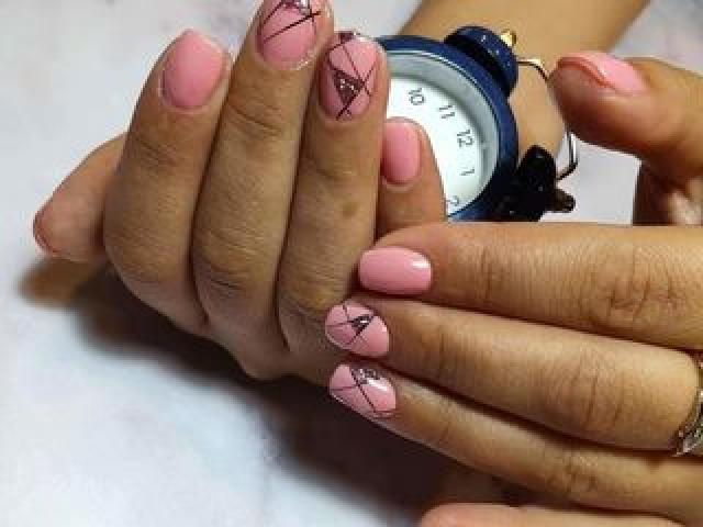 Маникюр, педикюр,наращивание ногтей,покрытие гель-лаком.