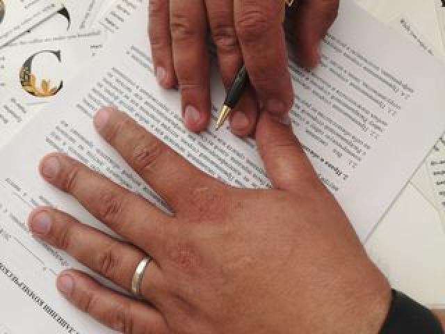 Маникюр, педикюр,наращивание ногтей,покрытие гель-лаком.