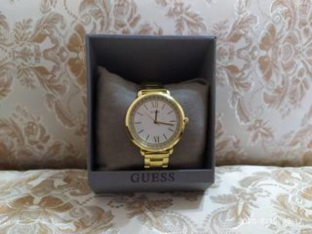 Нежные, невероятно красивые часы Guess .