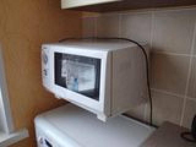 Установка микроволновок на стену, кронштейнов, установка карнизов, полок, зеркал .