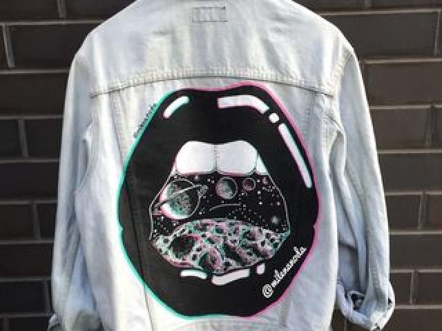 Рисунки на джинсовых куртках .