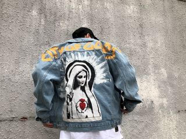 Рисунки на джинсовых куртках .