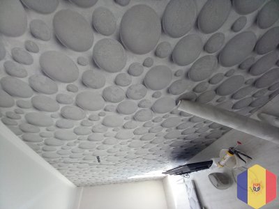 Indeplinesc lucrari de interior