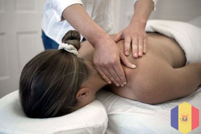 Квалифицированные специалисты по массажу с опытом работы более 7 лет .