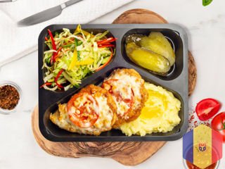 Сбалансированный, разнообразный и здоровый обед.