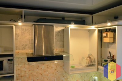 Установка кухонной вытяжки вентиляции над плитой на кухне. Всех типов