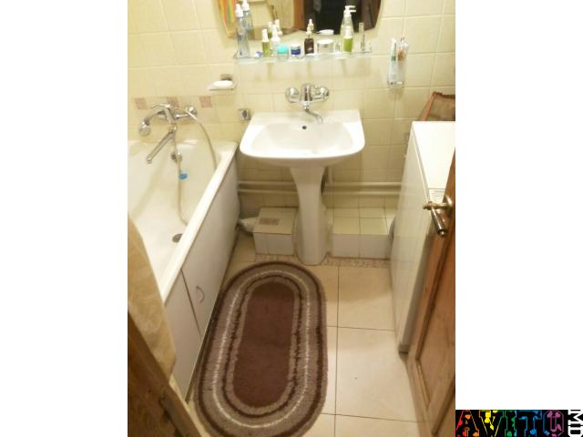 Продам очень уютную,теплую,ухоженную,свою 2х ком. квартиру-сталинку в центре Кишинева