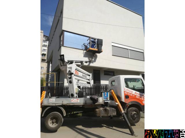 Spalarea geamurilor a vitrinilor / spalarea fasadelor