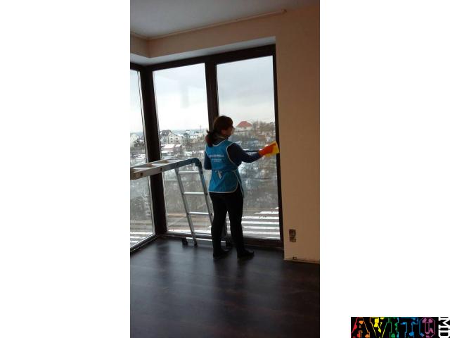 Spalarea geamurilor a vitrinilor / spalarea fasadelor