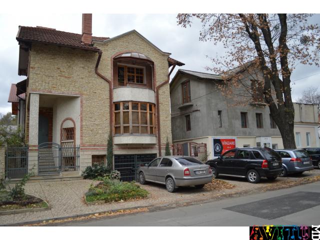 Casă în ogradă privată chiar în inima oraşului!