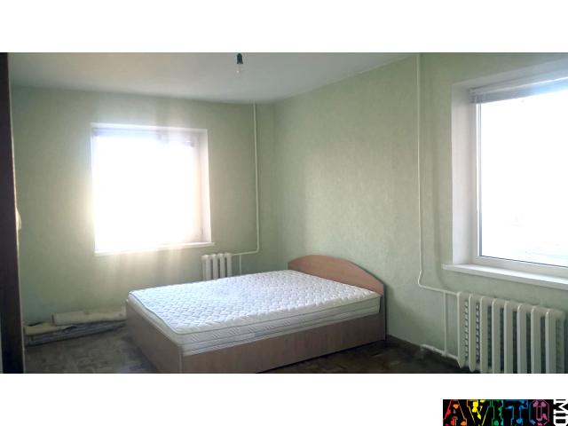 продается большая  двухкомнатная квартира