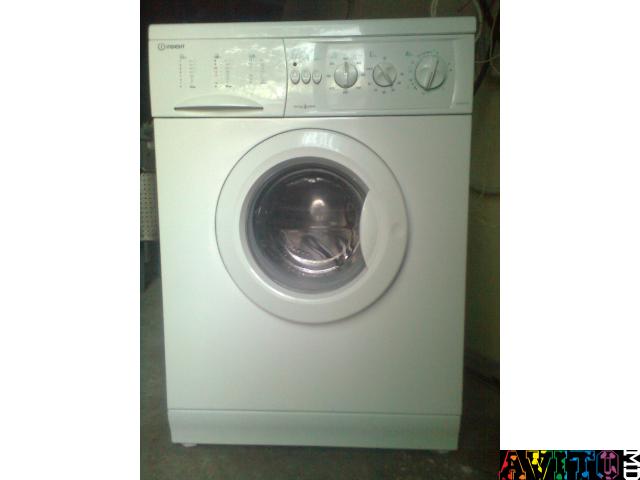 Стиральная машина, узкая, вертикальная, не требует вложений.Masina de spalat rufe automat.