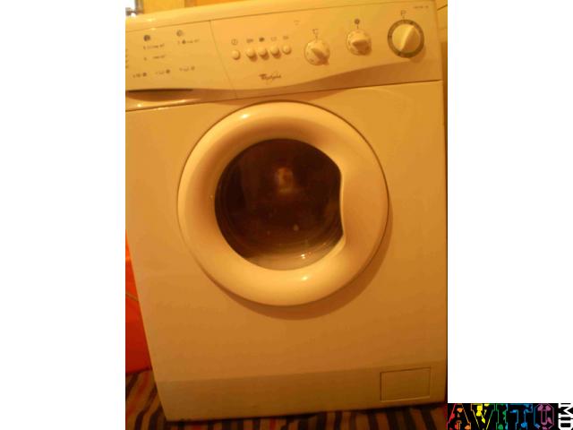 Стиральная машина, узкая, вертикальная, не требует вложений.Masina de spalat rufe automat.