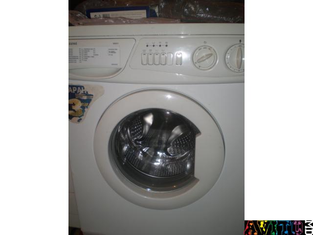 Стиральная машина, узкая, вертикальная, не требует вложений.Masina de spalat rufe automat.